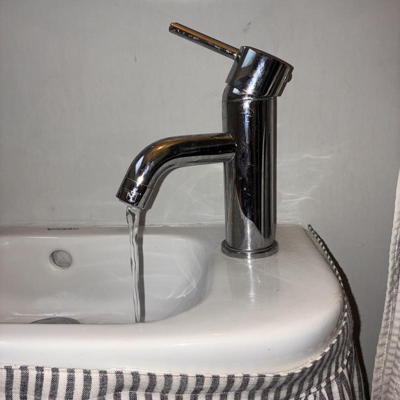 Basin sink faucet with running water flow