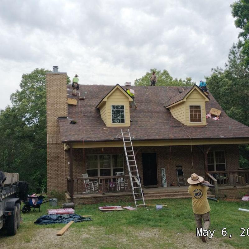 Owens Corning Oakridge asphalt roofing installation