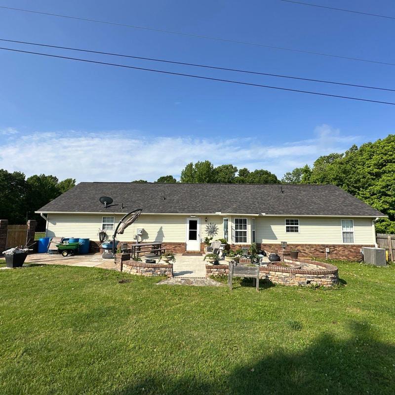Owens Corning Oakridge asphalt roof on residential home
