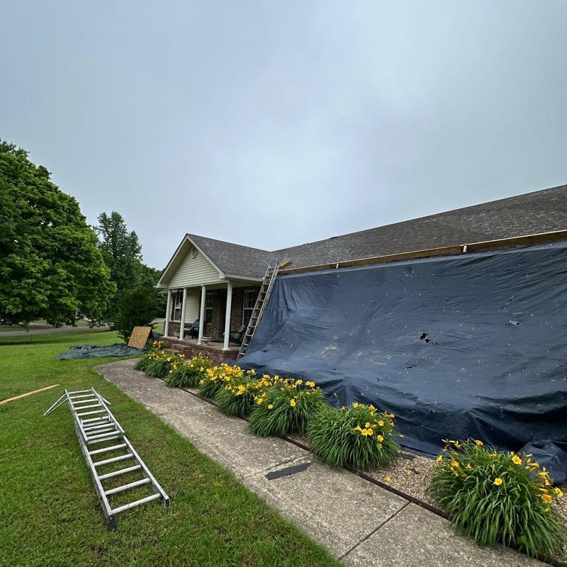Owens Corning Oakridge roof under tarp with ladders
