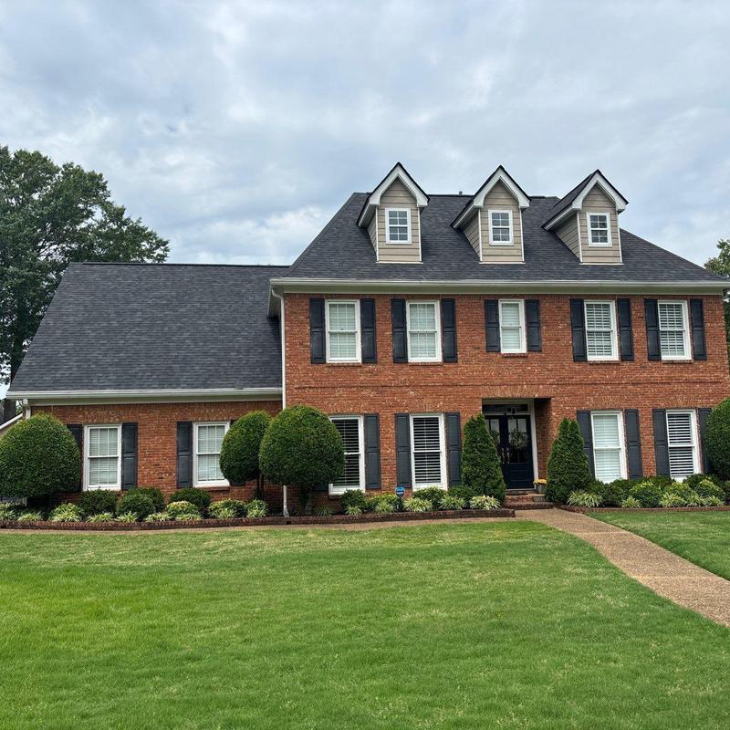 Owens Corning Oakridge Onyx Black asphalt roof