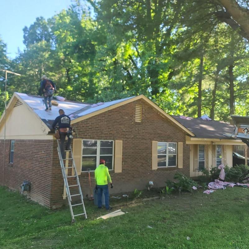 Owens Corning Oakridge asphalt roofing installation