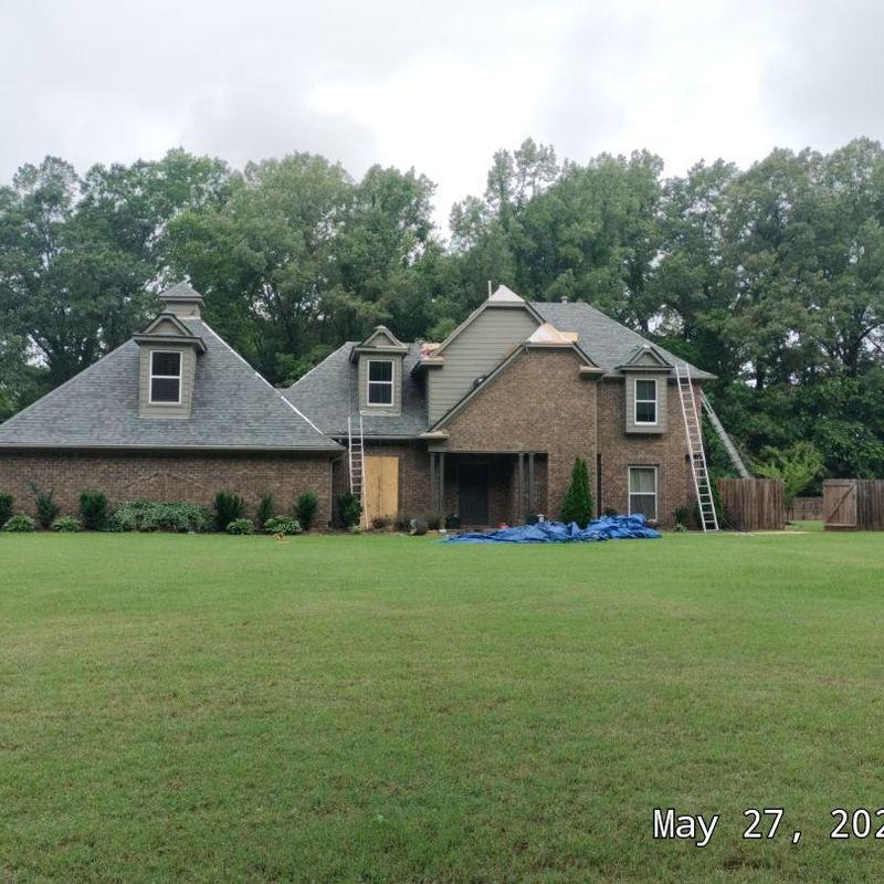 Owens Corning Oakridge asphalt roof installation with ladders