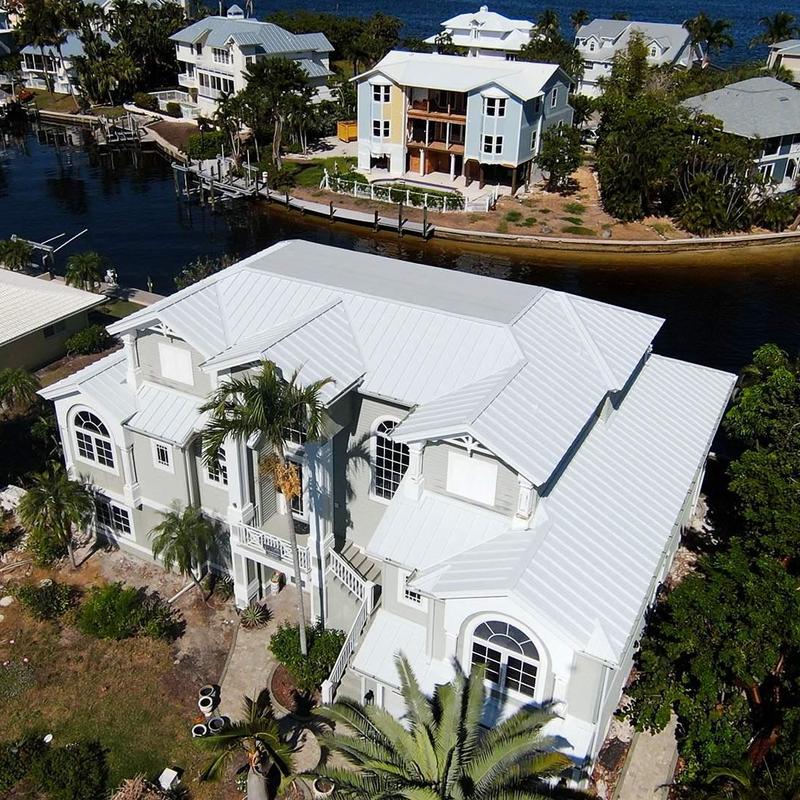 Aluminum standing seam roof with clip fastening