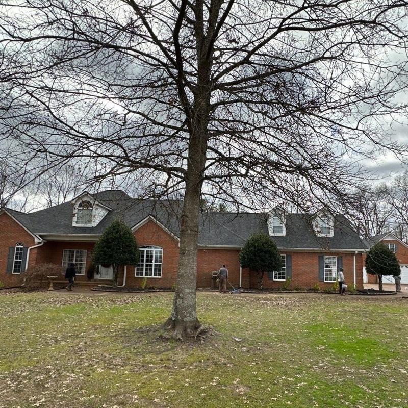 Owens Corning Oakridge asphalt roofing on brick home