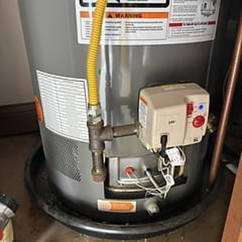 Gas water heater burner assembly with control valve