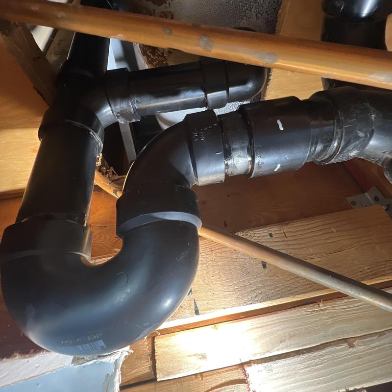 Tub P-trap and waste assembly installation underfloor Tub P-trap and waste assembly installation underfloor