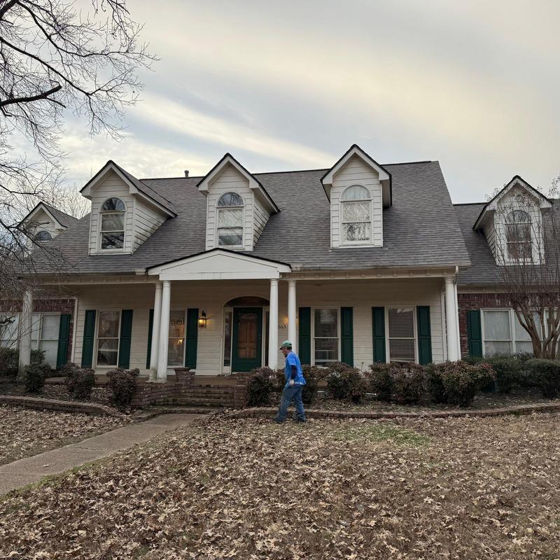 Owens Corning Oakridge asphalt roof on residential house