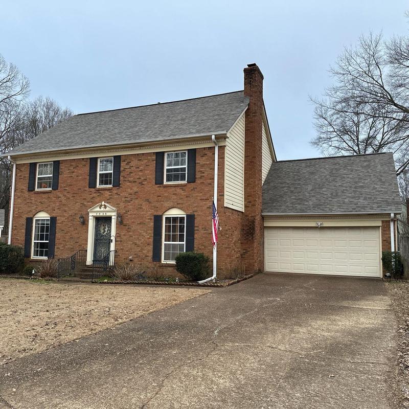 Owens Corning Oakridge asphalt roof on brick home