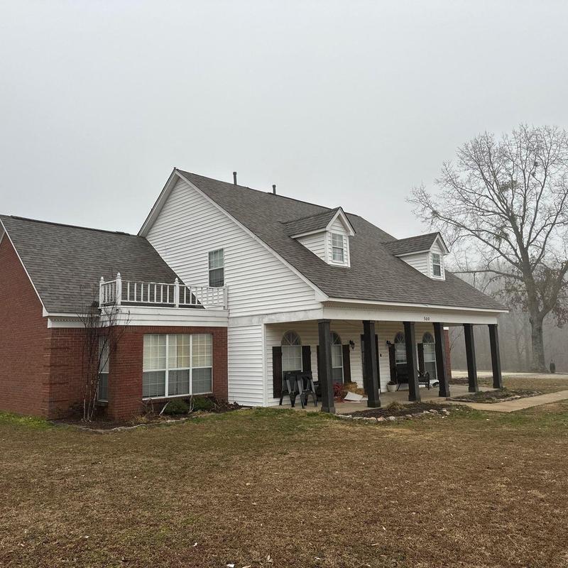 Owens Corning Oakridge Driftwood asphalt roof on home