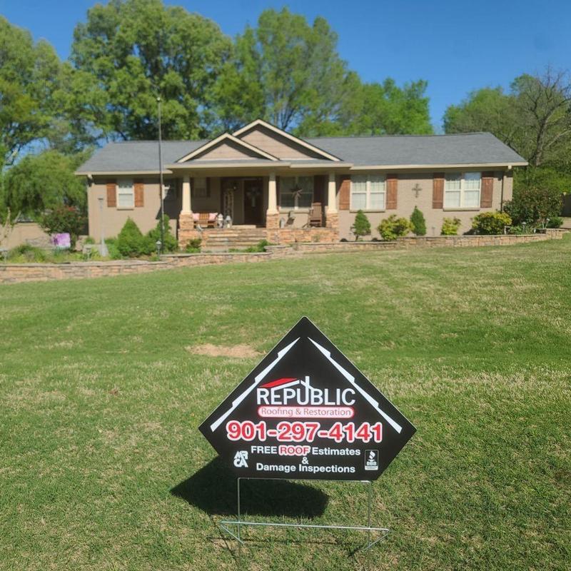 Owens Corning Oakridge asphalt roof installation sign