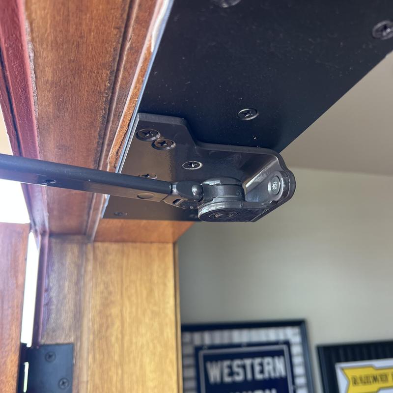 Door closer with reinforced metal frame plate installation