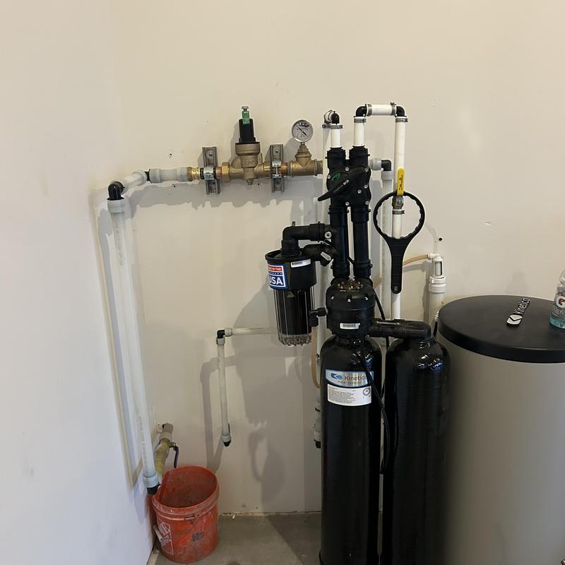Water filtration system with pressure gauge installation