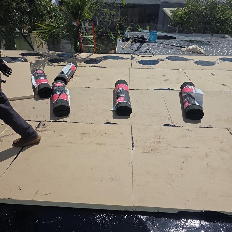 GAF capsheet rolls on tapered roof insulation