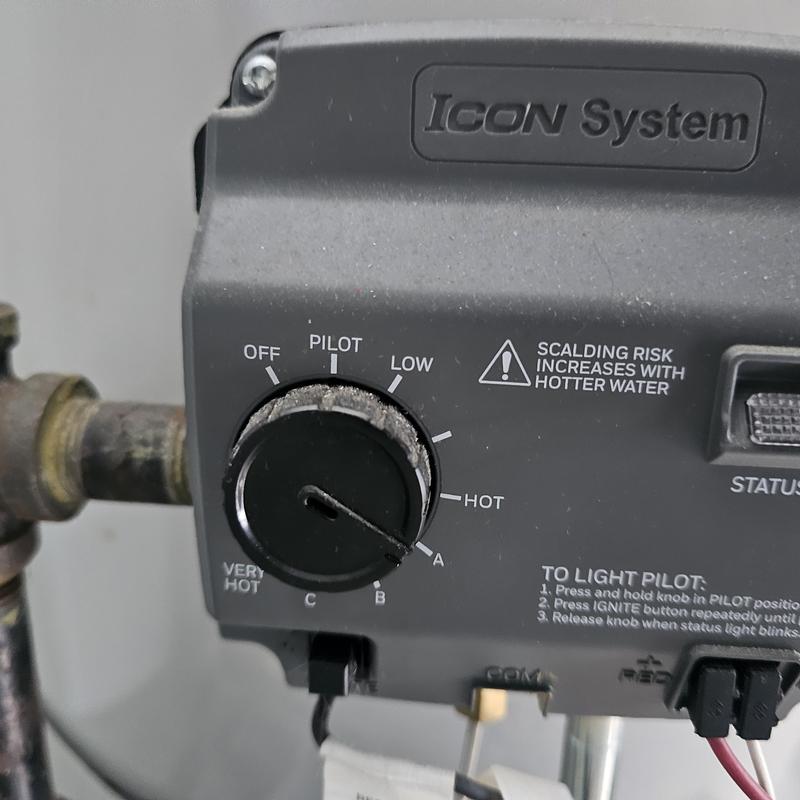 Gas water heater pilot light control knob and valve