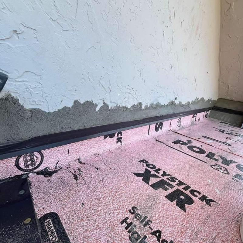 Roof insulation underlayment installation on flat roof edge