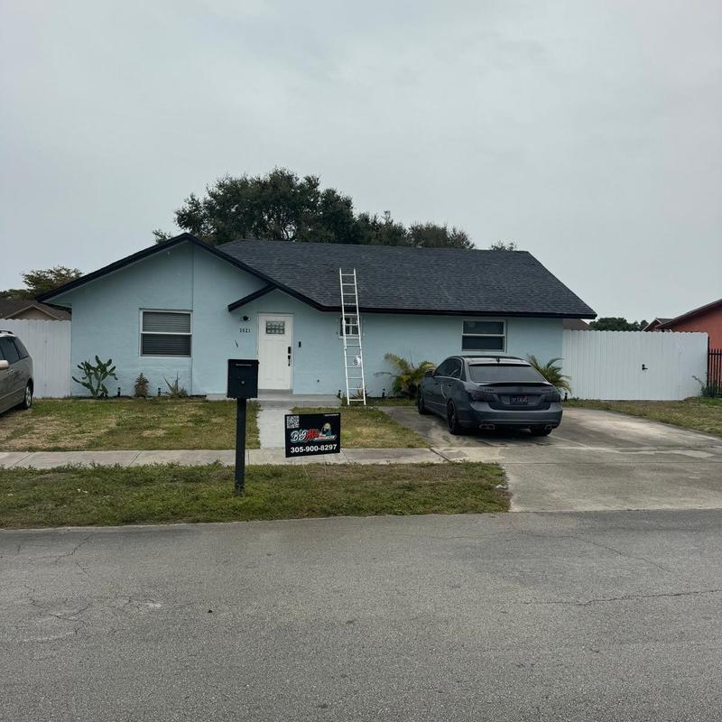 Shingle roof with GAF Timberline HDz in charcoal color