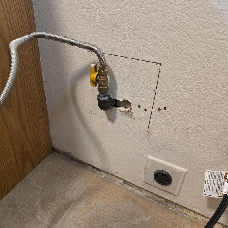 Gas range flexible supply line with shutoff valve