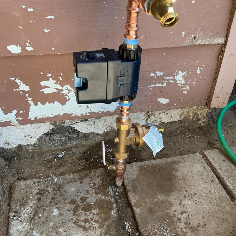 Moen Flo water main with pressure regulator and valve