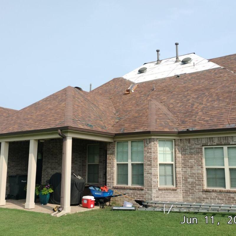 Owens Corning Oakridge asphalt roof installation in progress