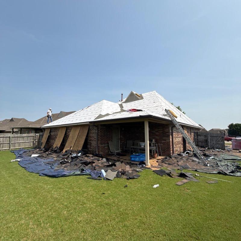 Owens Corning Oakridge asphalt roofing installation