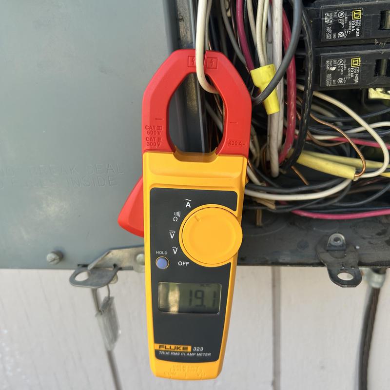 Water heater wiring amperage test with clamp meter