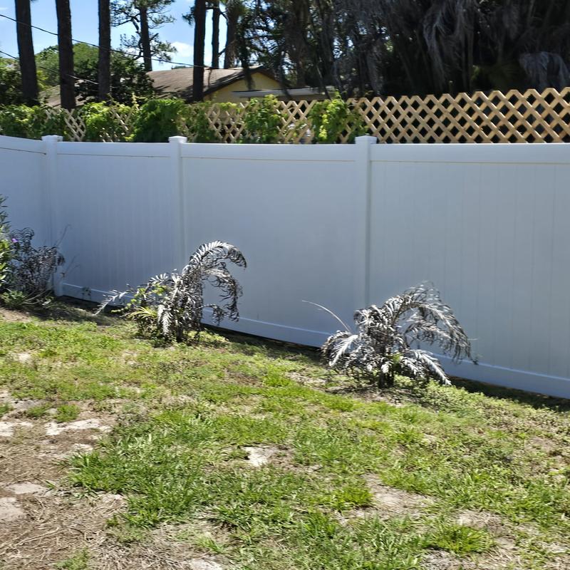 PVC fence soft washing for stain removal in yard PVC fence soft washing for stain removal in yard
