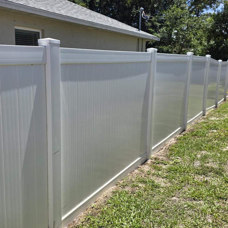 PVC fence cleaning with soft wash system in Vero Beach PVC fence cleaning with soft wash system in Vero Beach