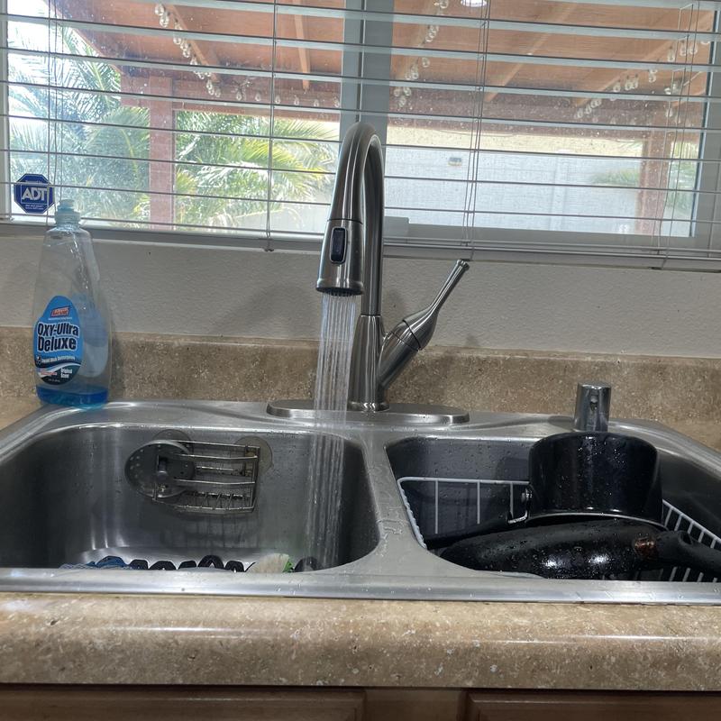 Kitchen faucet with pullout sprayer running water