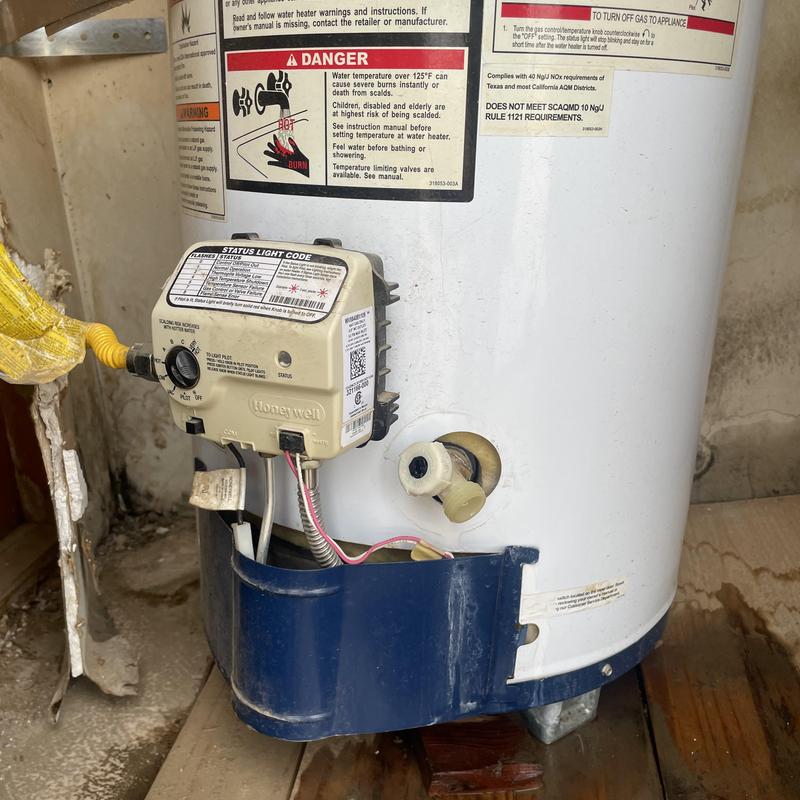 Water heater gas control valve and burner assembly