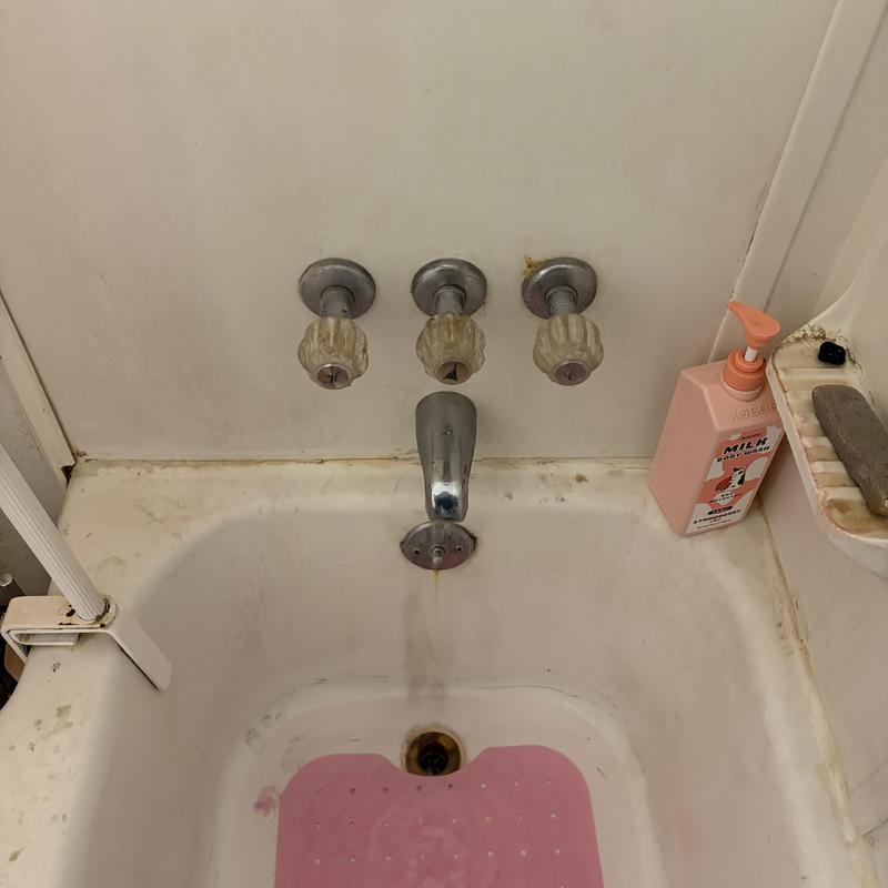 Shower diverter valve and tub faucet with worn handles