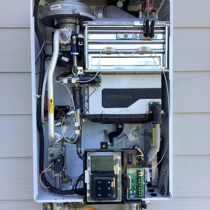 Tankless water heater internal components and control panel