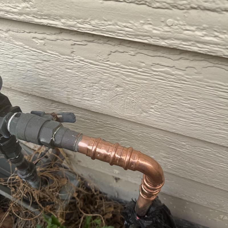 Copper split elbow on vacuum breaker pipe connection