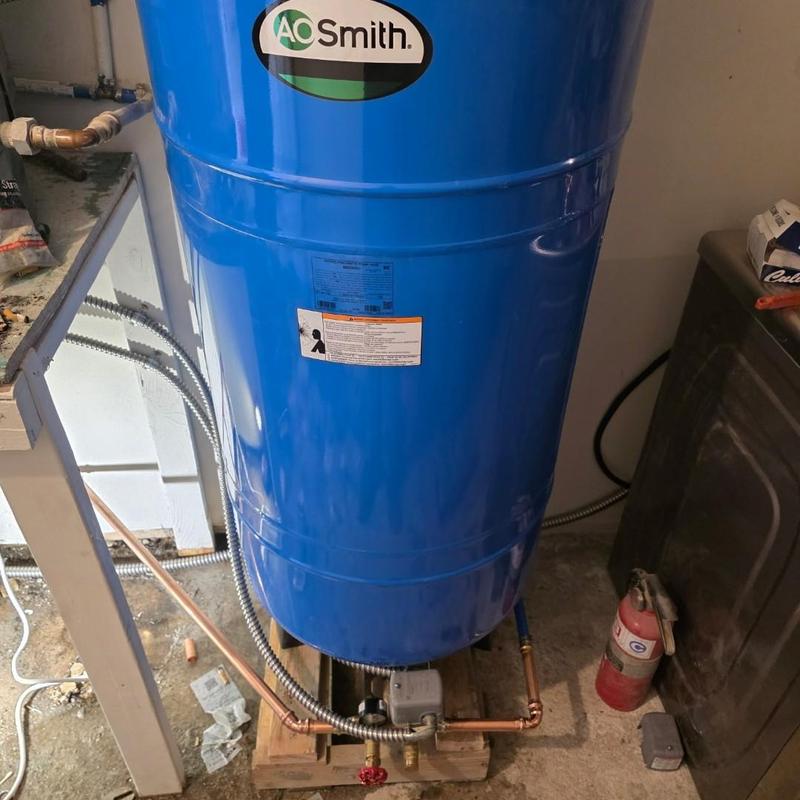 Bladder tank installation with copper piping setup