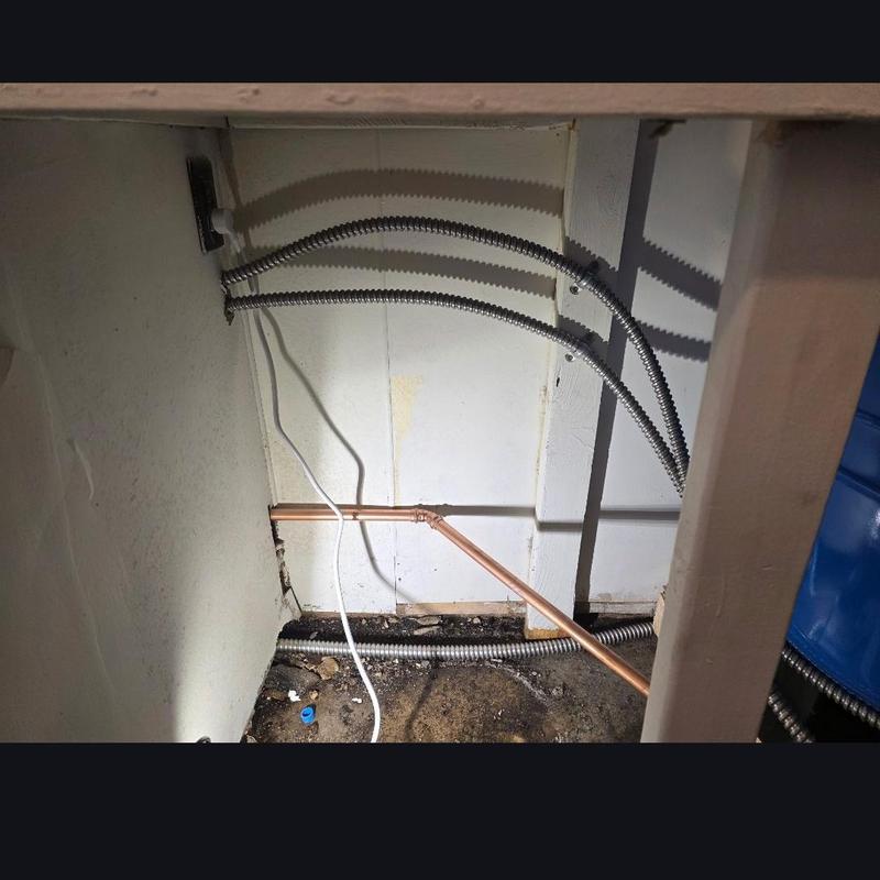 Copper water pipe installation with flexible conduit tubing