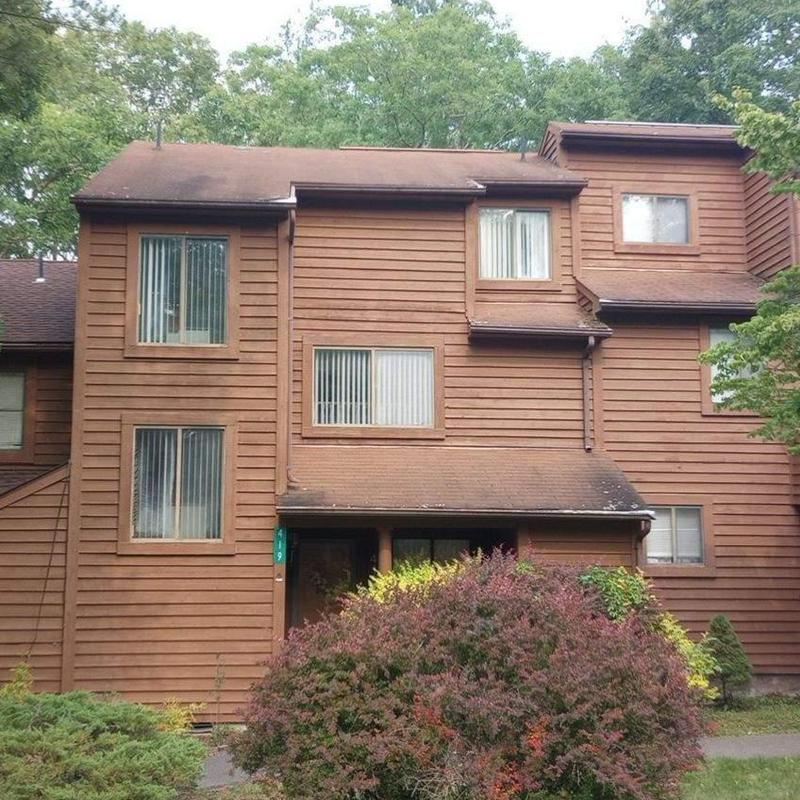Townhouse roof with brown shingles in Bushkill, PA Townhouse roof with brown shingles in Bushkill, PA