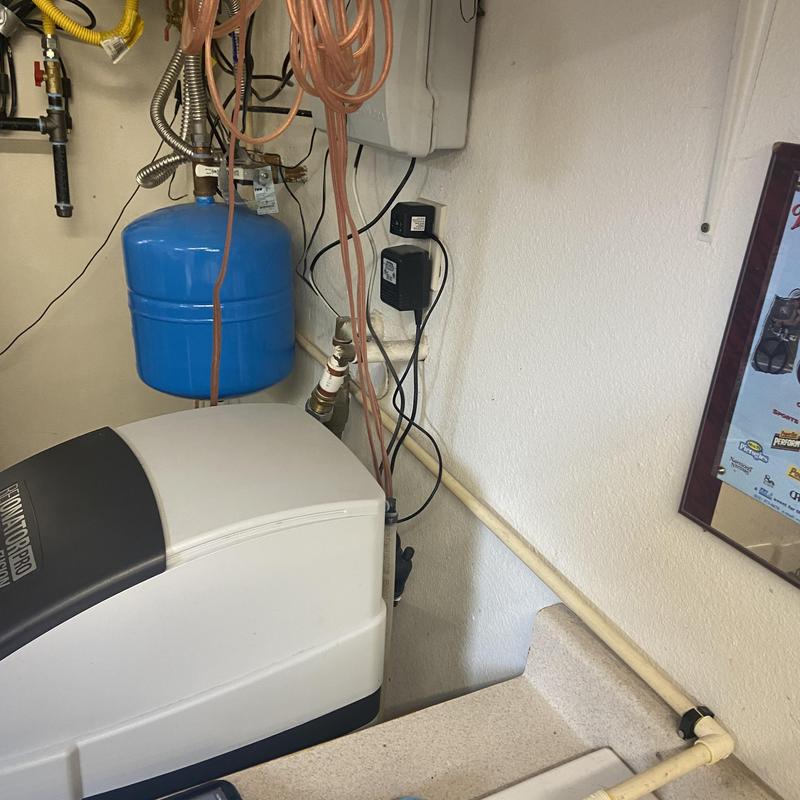 Condensation line with corrosion at brass fittings