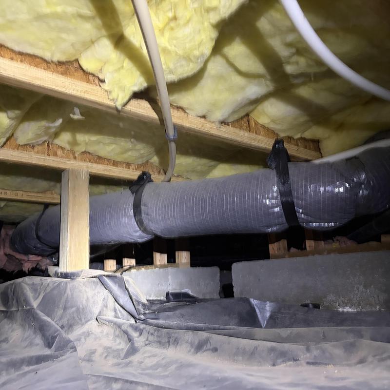 Crawlspace insulated ductwork with support straps