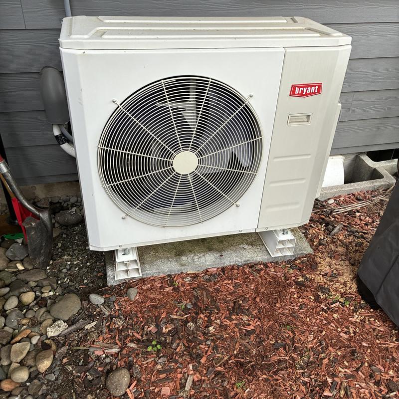 Ducted mini split outdoor unit with fan grille Ducted mini split outdoor unit with fan grille