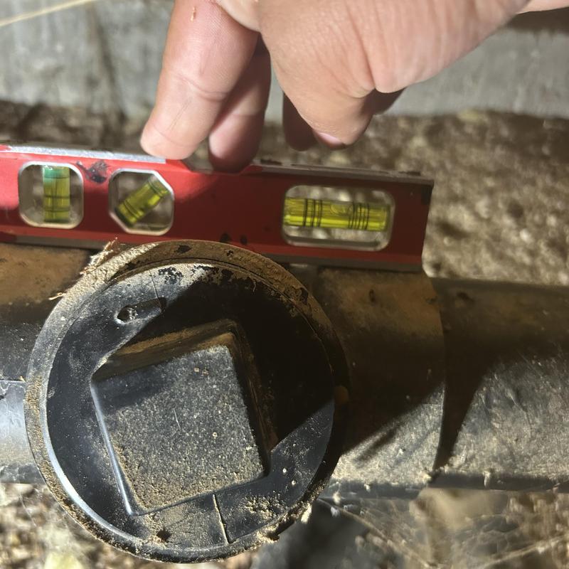 Building drain pipe with level for grade check