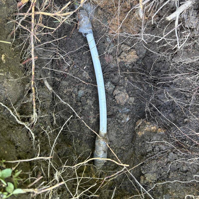 Underground pipe with sealed joint in excavated soil