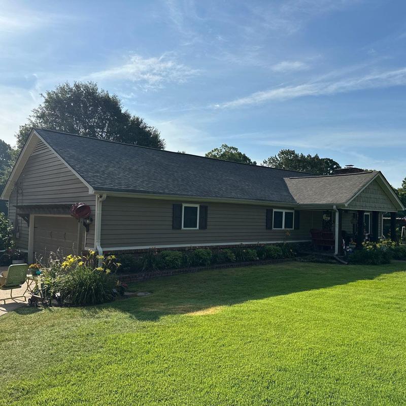 Owens Corning Oakridge asphalt roof on home