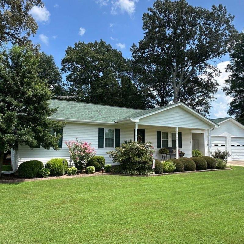 Owens Corning asphalt roofing with Chateau Green shingles