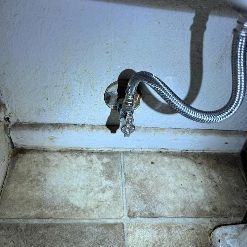 Compression angle stop valve with supply hose under toilet