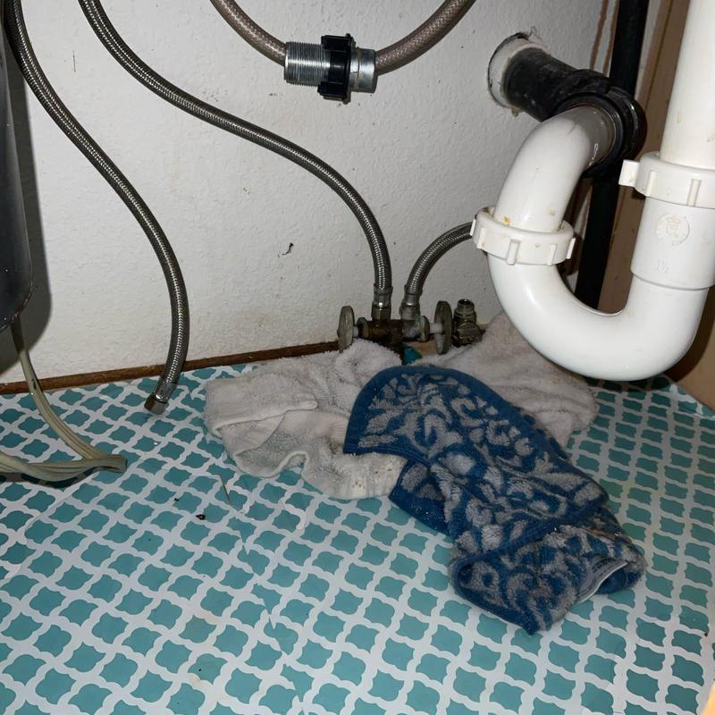 Hot water shut-off valve with disconnected supply hose