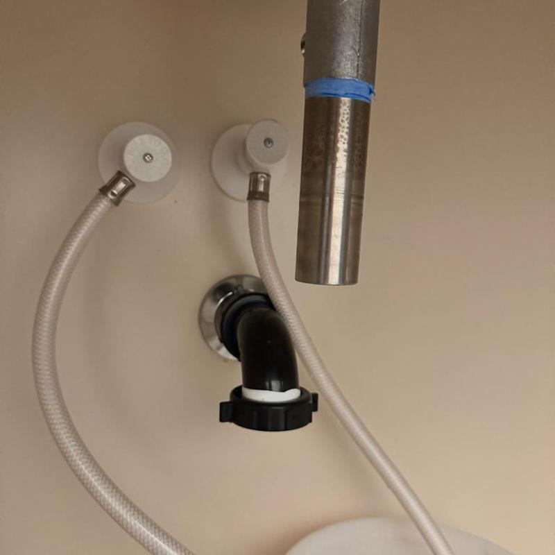 Bathroom sink disconnect with flexible supply lines