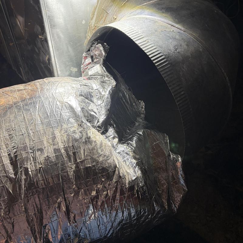 Insulated HVAC duct connection with foil tape sealing