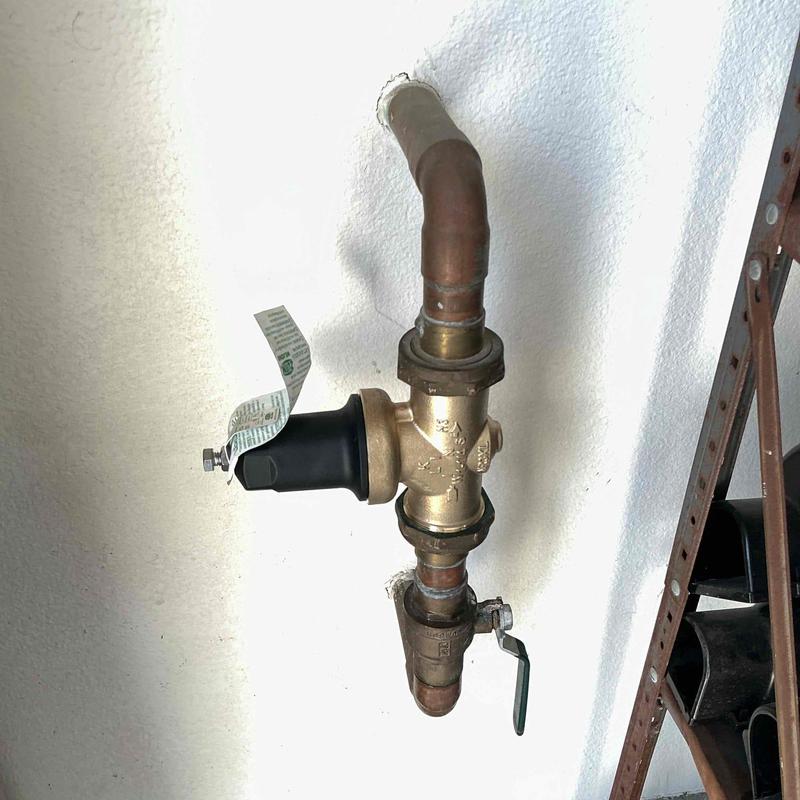 Wilkins 1-1/4" pressure regulator with shutoff valve