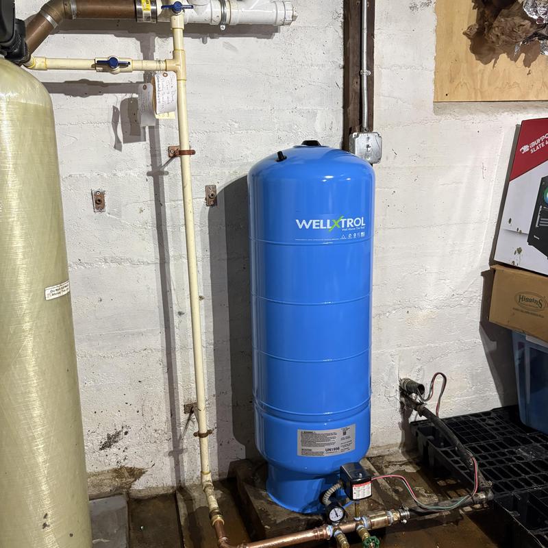 WX203 Well tank with pressure gauge and piping