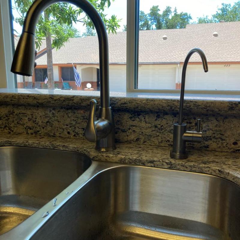 Kitchen faucets and sink with granite countertop